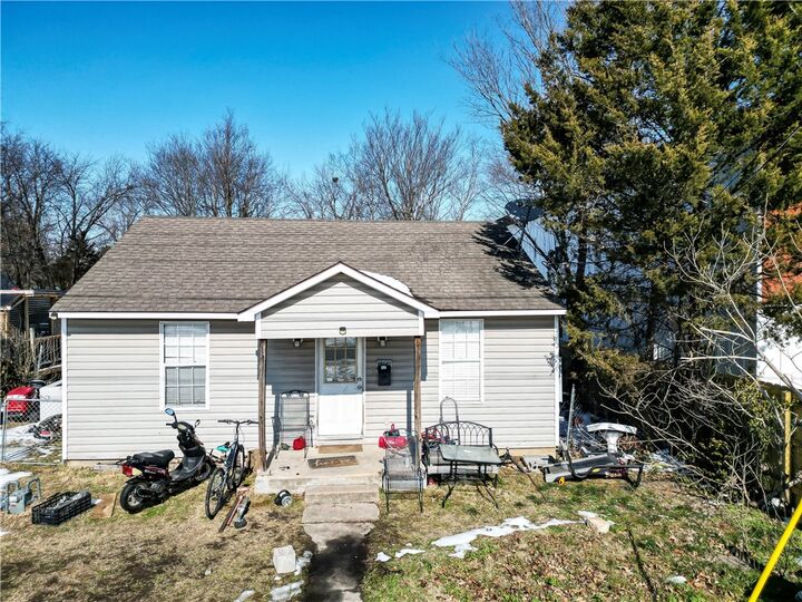 Property Photo: 1008 W Center Avenue AR 72764