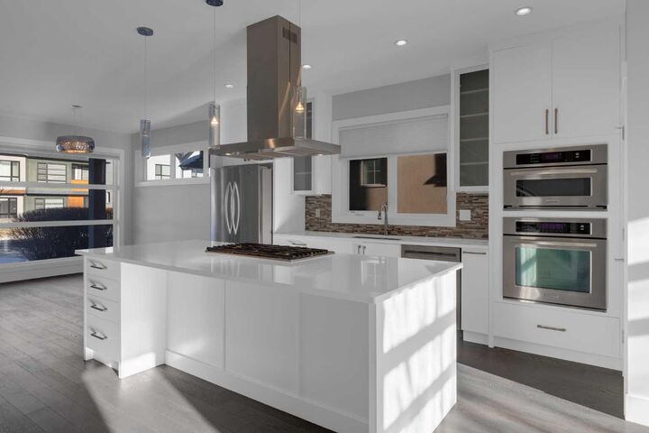 Property Photo:  2319 23 Avenue SW  AB T2T 1W8 