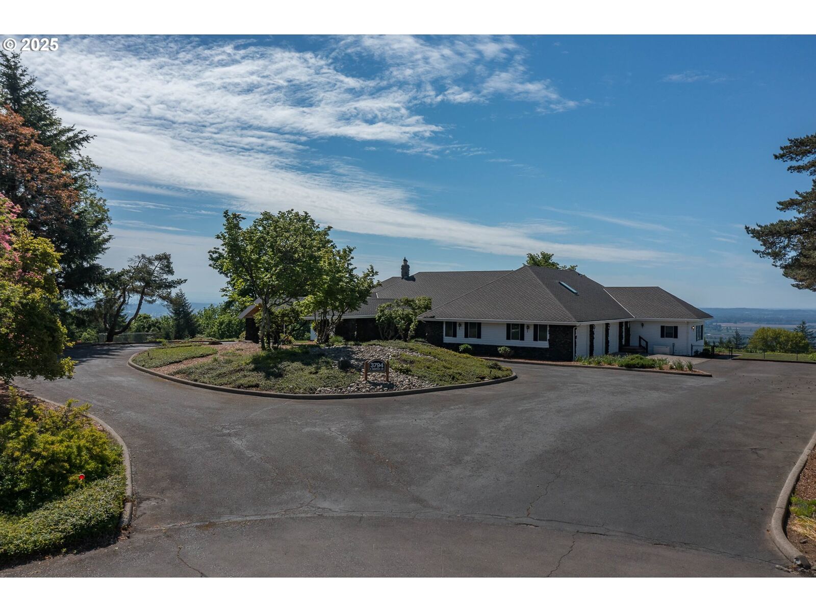 Property Photo:  3794 E Nanitch Cir  OR 97306 