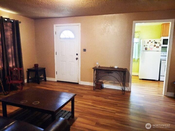 Property Photo:  913 E 7th Street  WA 98362 