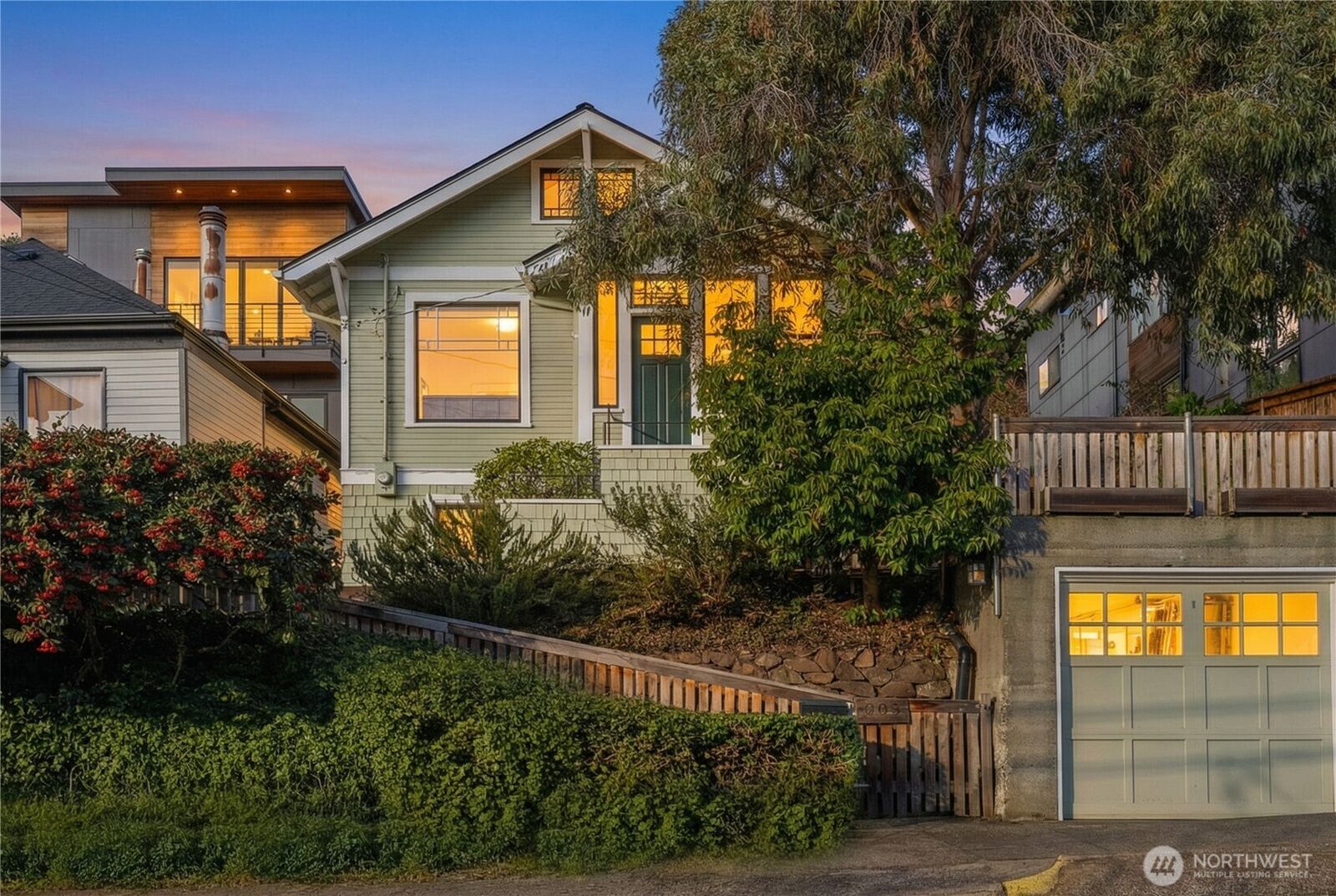 Property Photo:  406 N Bowdoin Place  WA 98103 