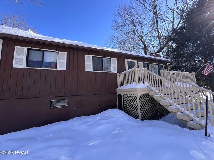 Property Photo:  154 Roundhill Rd Road  PA 18328 
