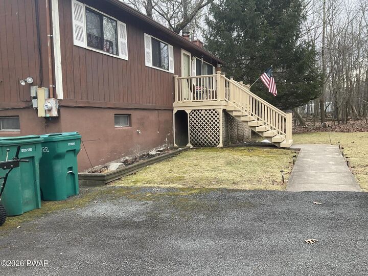 Property Photo:  154 Roundhill Rd Road  PA 18328 