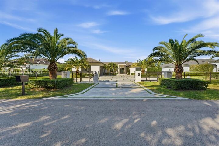 Property Photo: 10005 SW 66th St FL 33173