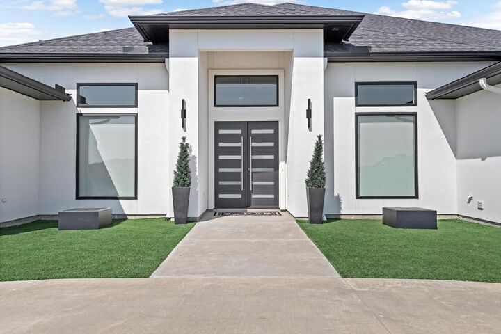 Property Photo: 7720 N Lakeside Dr TX 77707