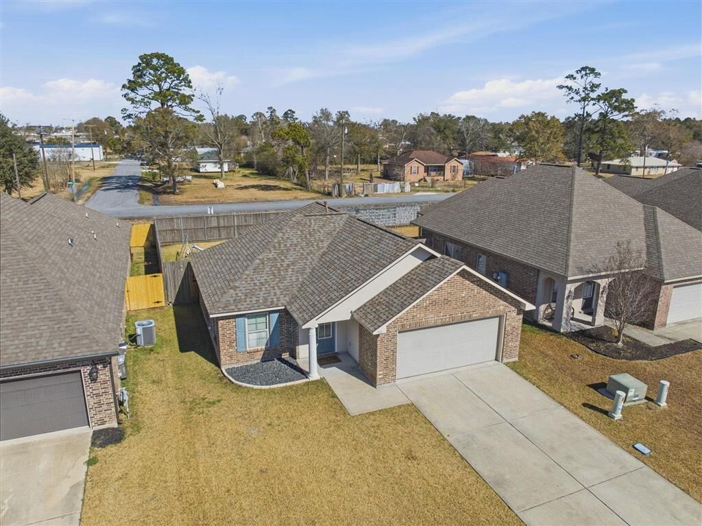 Property Photo:  212 Madison Crossing Drive  LA 70665 