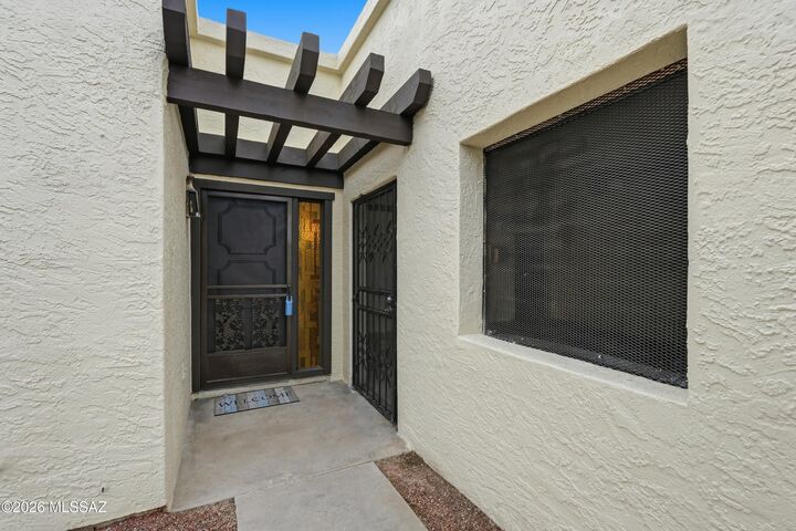 Property Photo:  919 W Camino Guarina  AZ 85614 