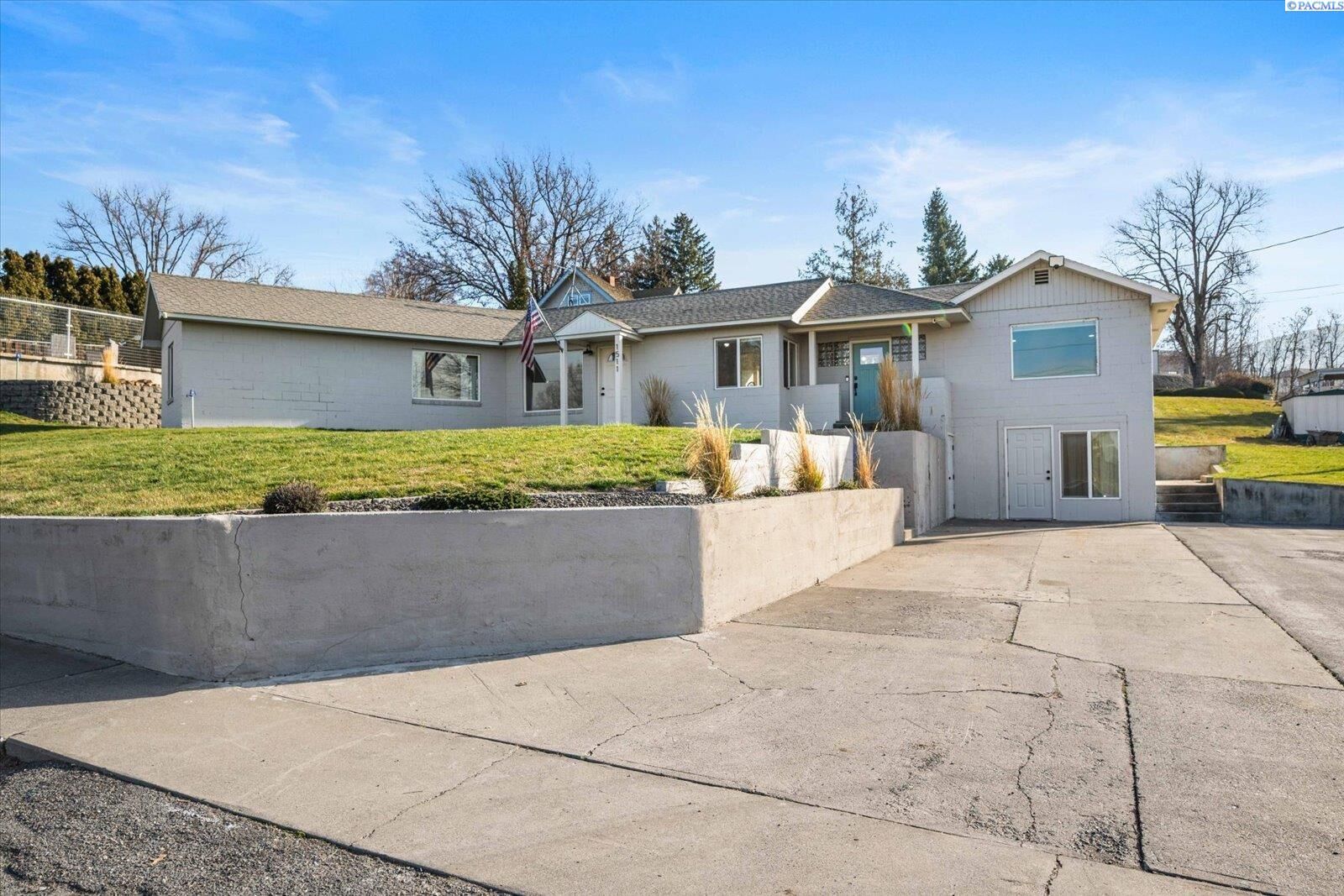 Property Photo:  1511 Bennett Ave  WA 99350 