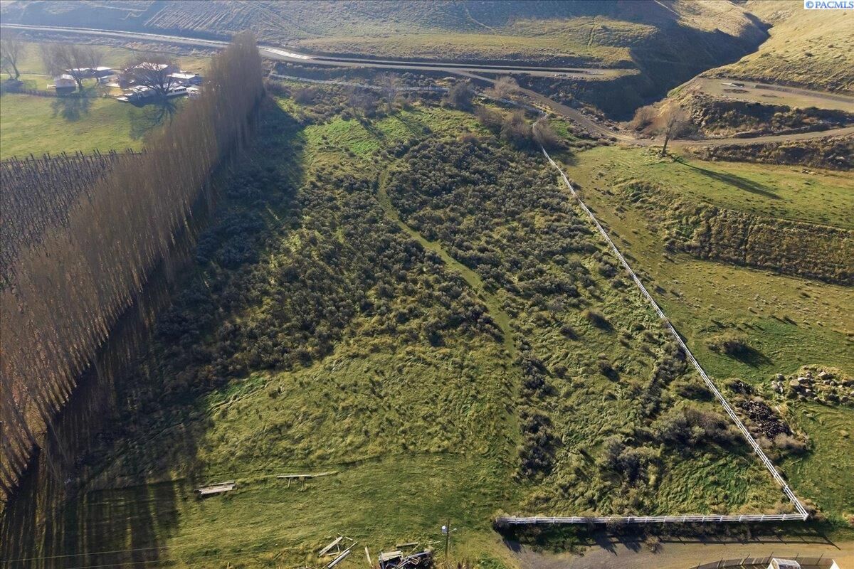 Property Photo: 70311 S 2410 Prse WA 99337