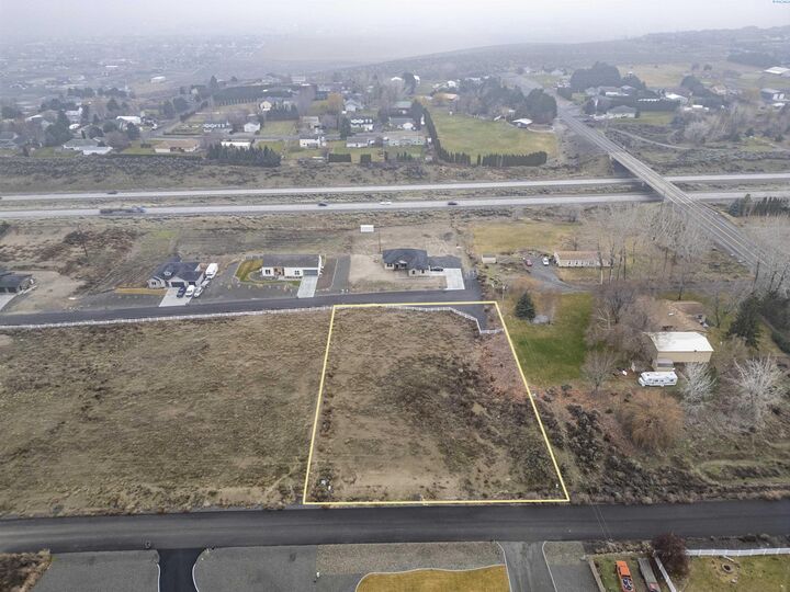 Property Photo:  94111 S 89 Pr SE  WA 99338 