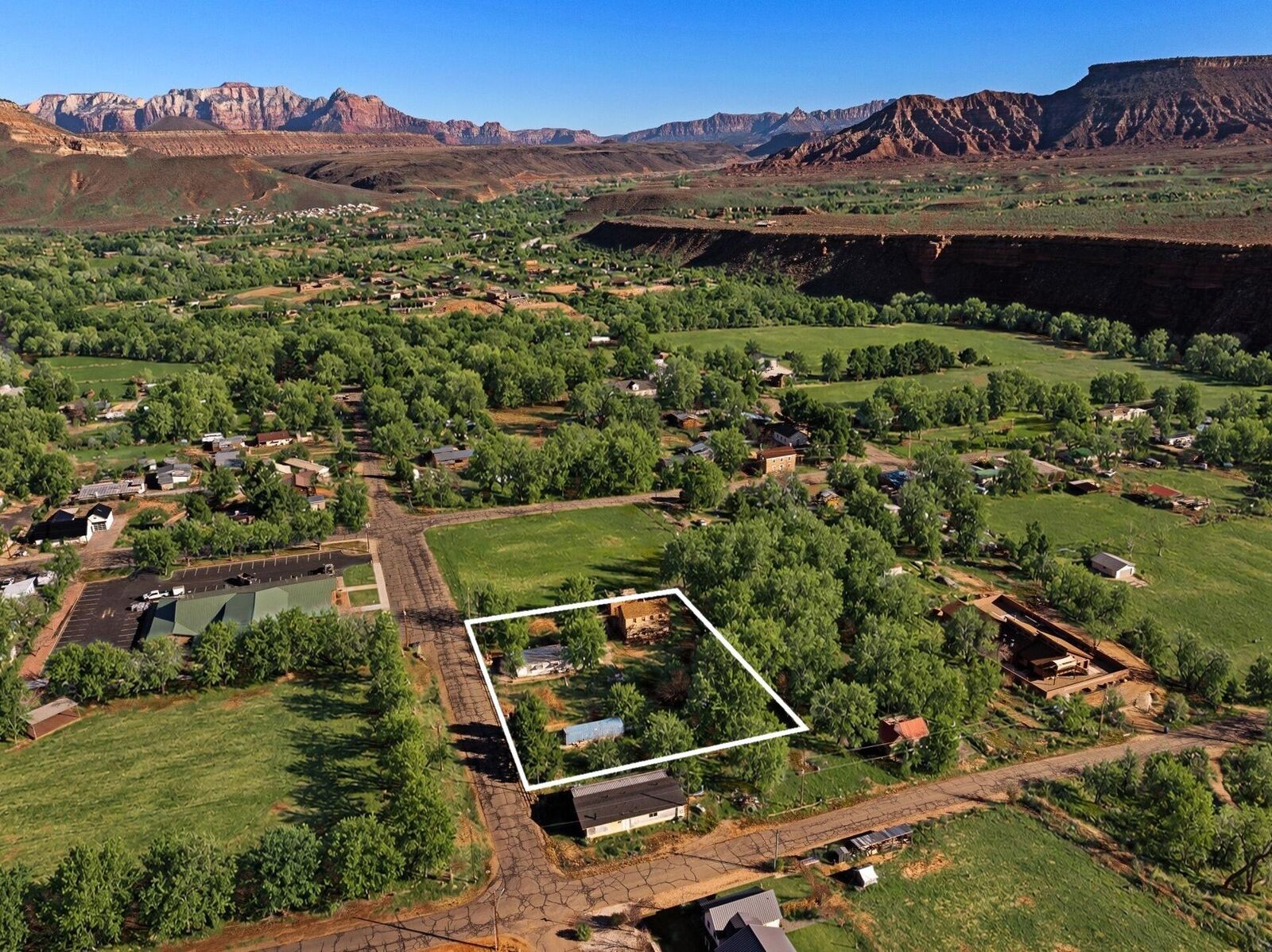 Property Photo: 83 W 100 S UT 84779