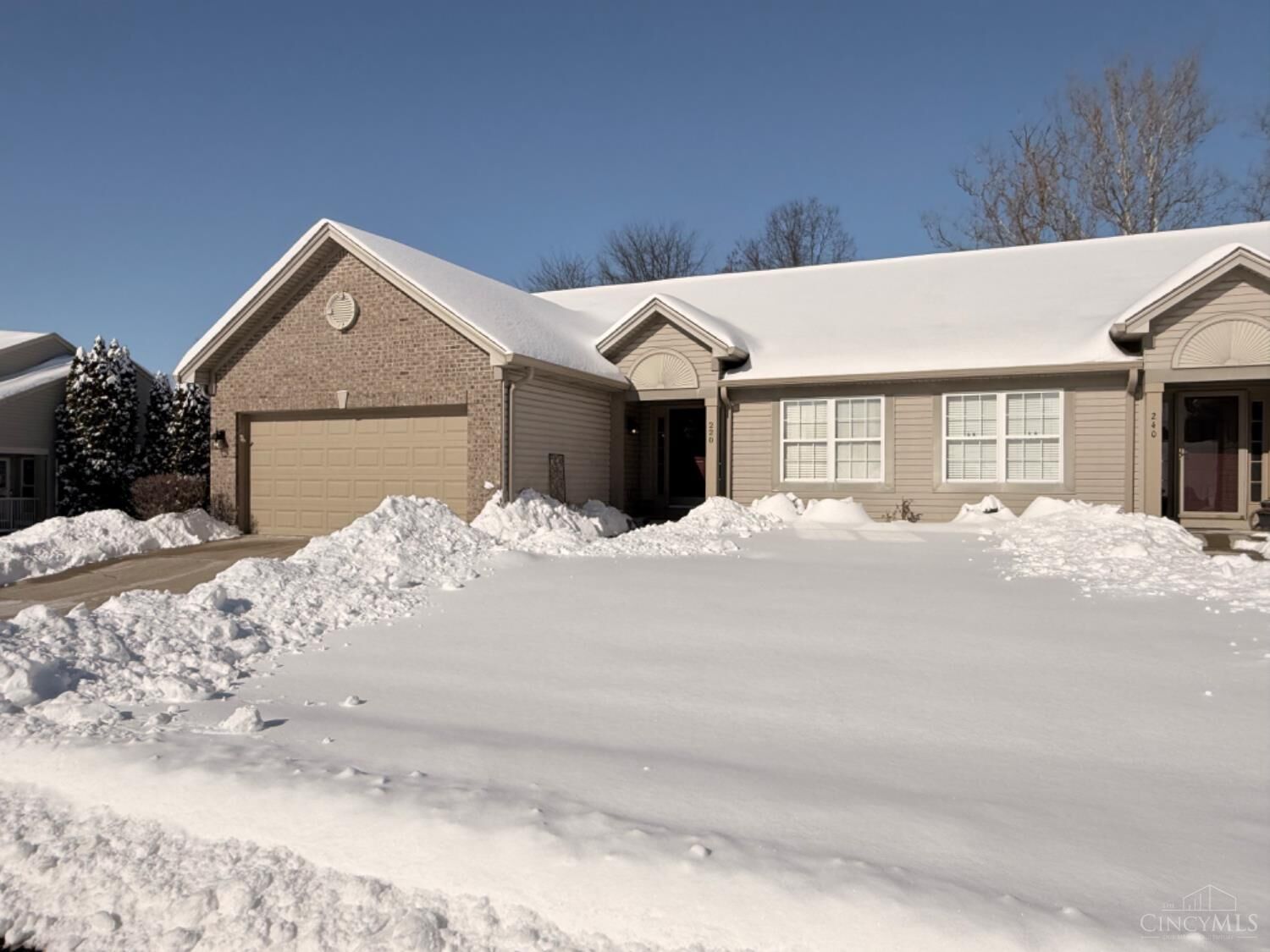 Property Photo: 220 Gatehouse Court OH 45050