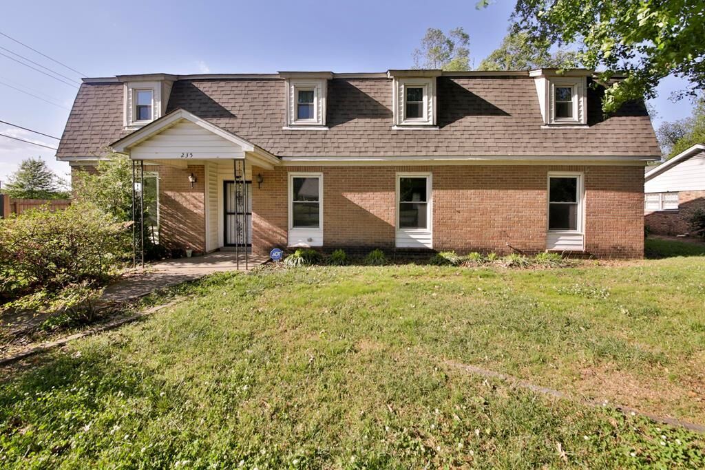 Property Photo:  