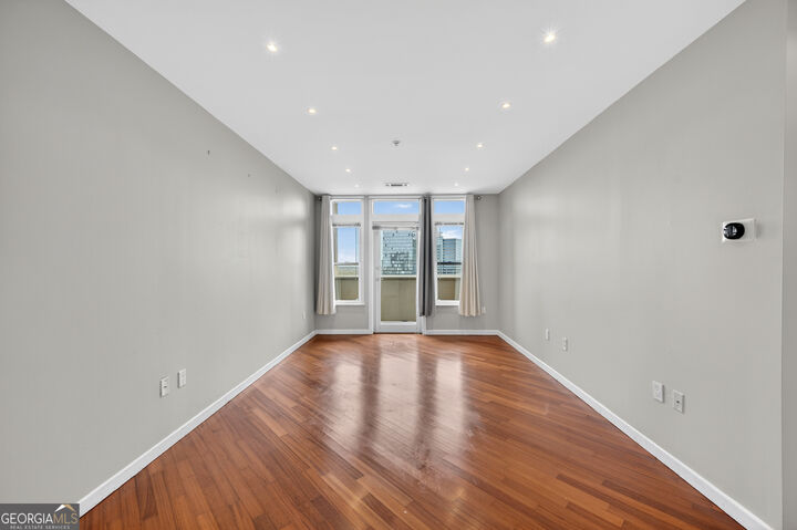 Property Photo:  3334 Peachtree Road NE 1410  GA 30326 