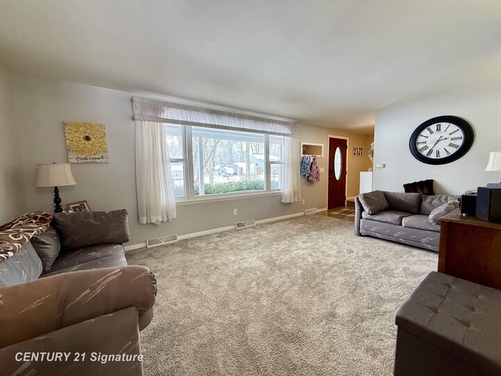 Property Photo:  682 Cheryl Street  MI 48609 