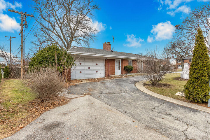 Property Photo: 6756 N Keating Avenue IL 60712