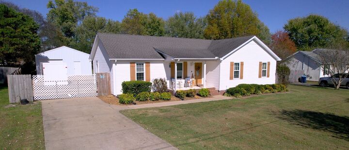 Property Photo:  110 Inglewood Ct  TN 37127 