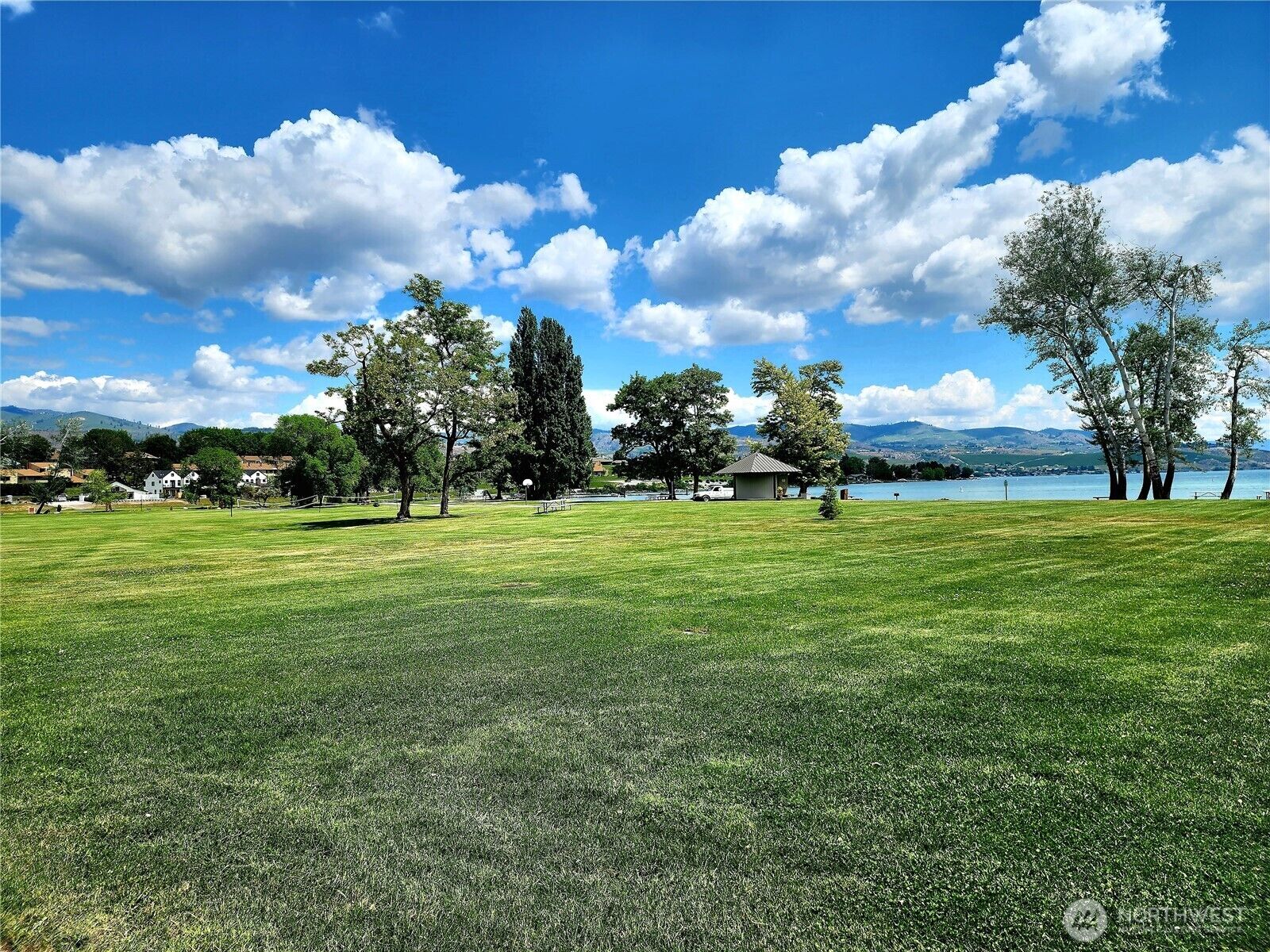 Property Photo:  1  Beach 534-O  WA 98831 