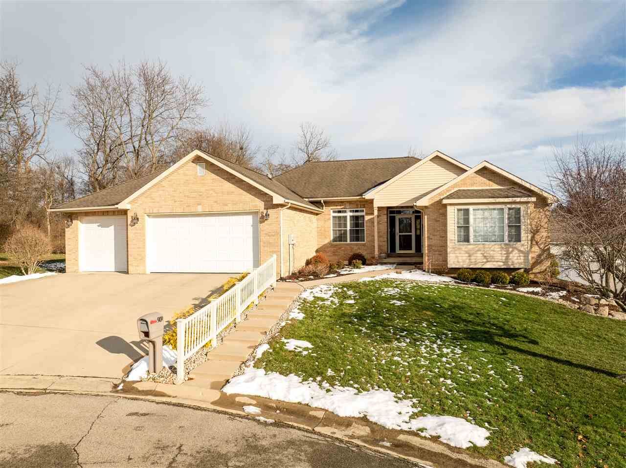 Property Photo:  909 Wendover Court  IN 47374 