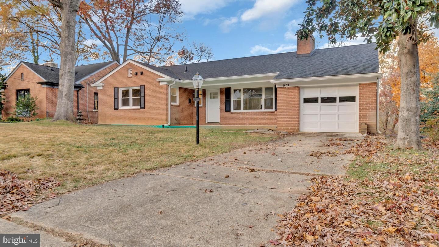 Property Photo: 1409 Crestridge Drive MD 20910
