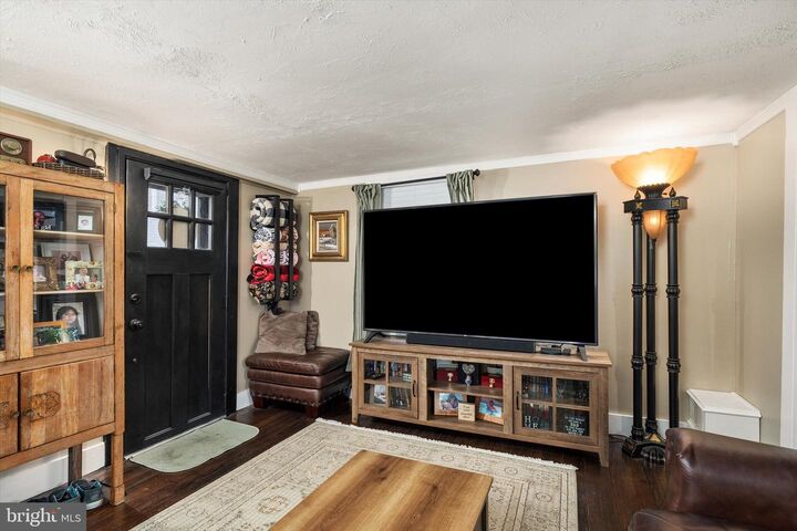 Property Photo:  6 W Church Street  NJ 08505 