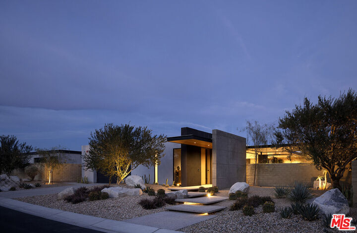 Property Photo:  2 Echo Ln  CA 92270 