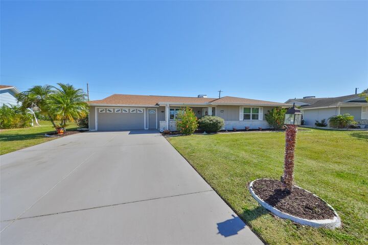 Property Photo:  607 Fox Hills Drive  FL 33573 