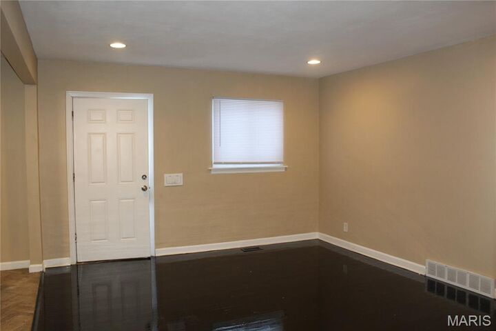 Property Photo: 4475 N Taylor Avenue MO 63115