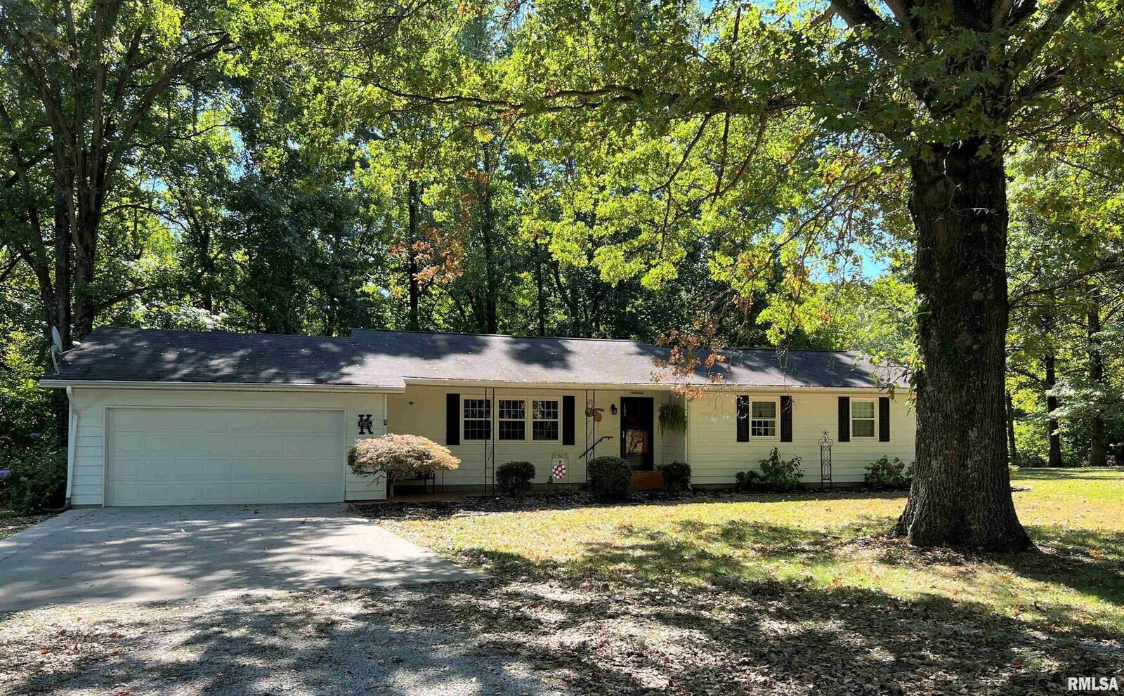 Property Photo:  5 Foxtail Lane  IL 62966 