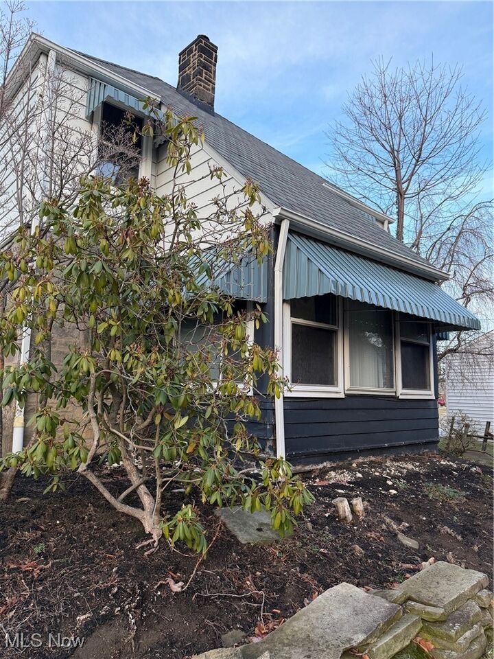 Property Photo:  141 Eastbrook Drive  OH 44132 