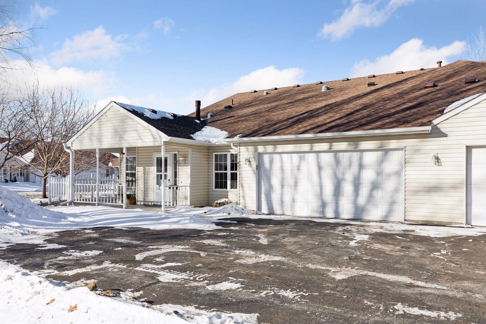 Property Photo: 432 Sarazin Street MN 55379