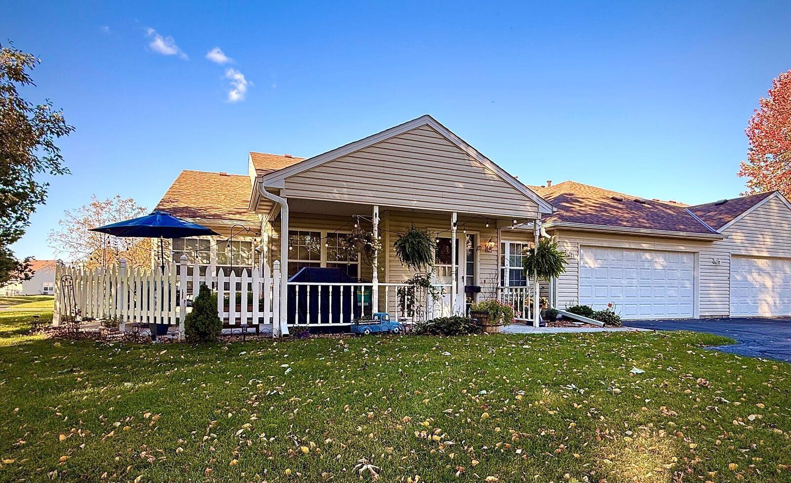 Property Photo: 432 Sarazin Street MN 55379