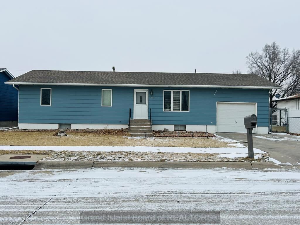Property Photo:  816 E 12th St  NE 68801 