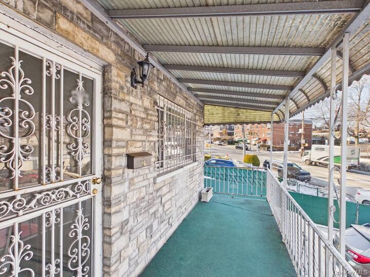 Property Photo:  1256 Allerton Avenue  NY 10469 