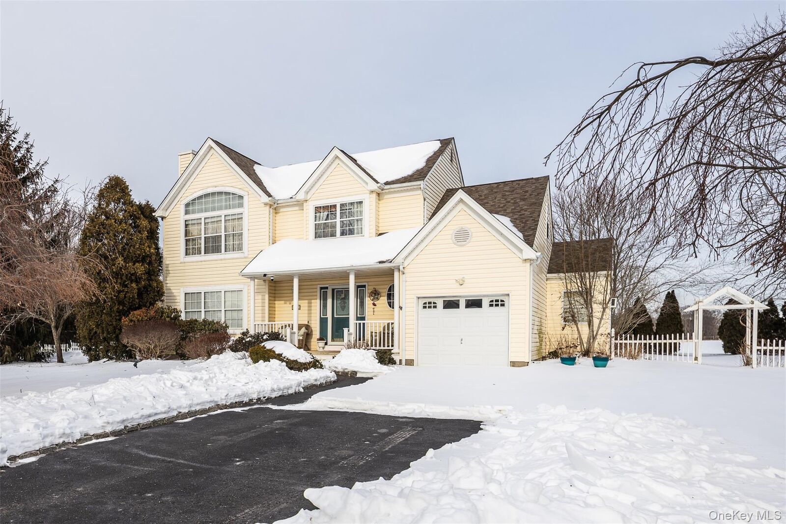 Property Photo:  125 Northgate Circle  NY 11933 