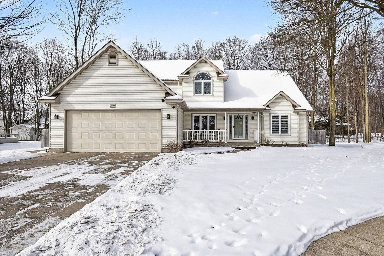 Property Photo: 2609 Hearthstone MI 48642