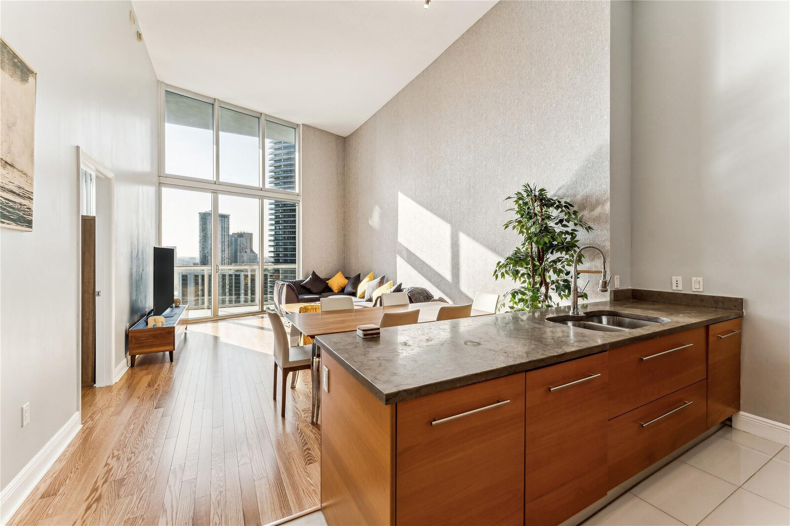 Property Photo:  465 Brickell Avenue 2806  FL 33131 