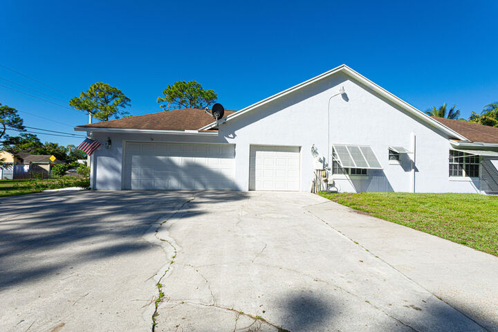 Property Photo:  8895 Palomino Drive  FL 33467 