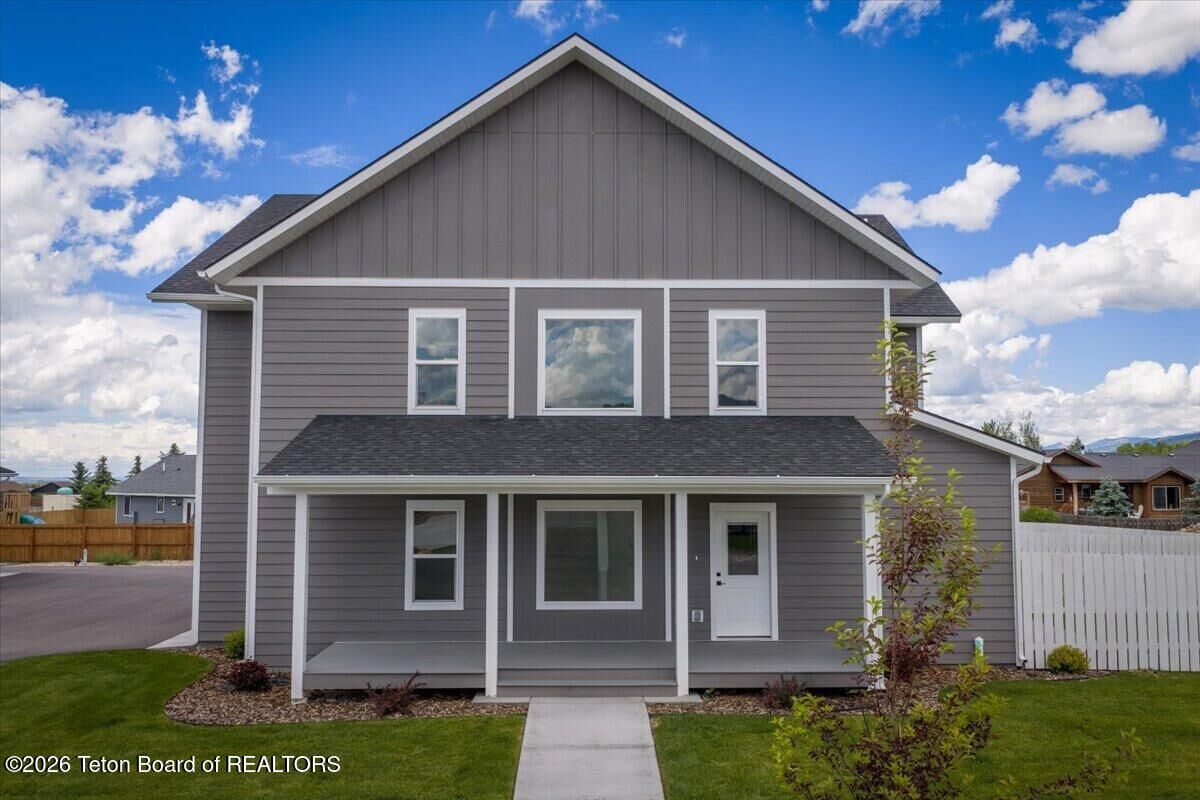 Property Photo:  211 E Birch Street 1  ID 83455 
