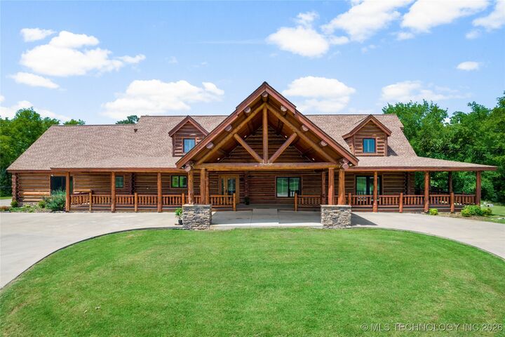 Property Photo:  72860 S 220 Road  OK 74467 