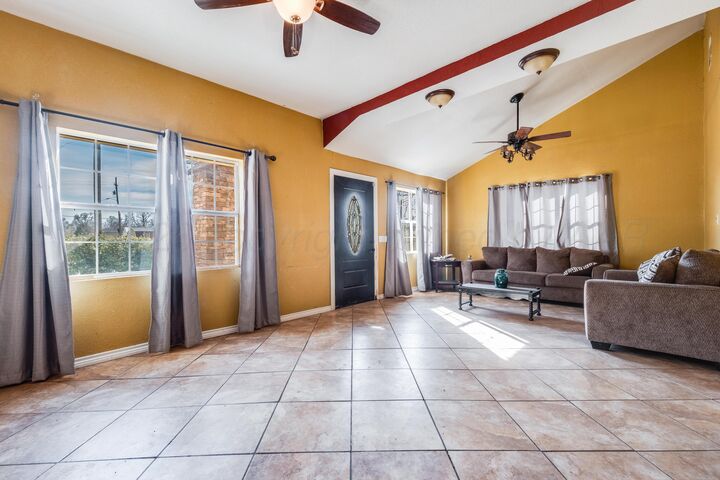 Property Photo:  408 W Oklahoma Avenue  TX 79096 