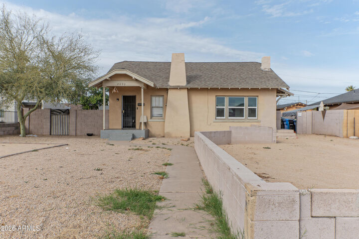 Property Photo:  2032 W Adams Street  AZ 85009 