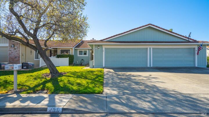 Property Photo: 104 Bryce Way CA 95687