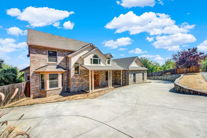 Property Photo:  2136 Vineyard Hills Court  CA 95688 