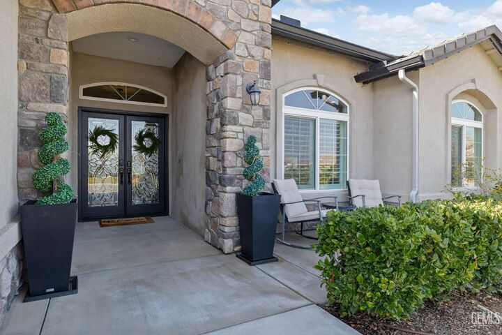 Property Photo:  419 Diamond Street  CA 93268 