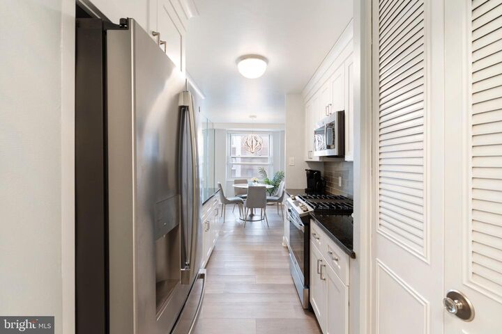 Property Photo:  101 S Plaza Pl 1012  NJ 08401 