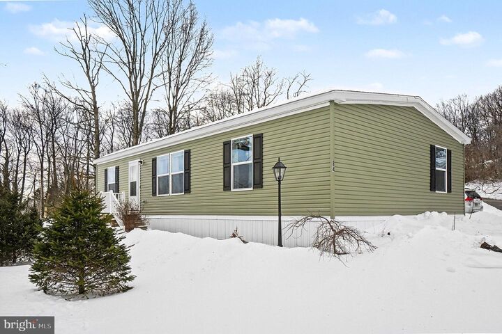 Property Photo:  84 Mansfield Drive  PA 18062 