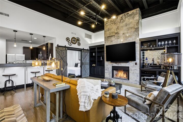 Property Photo:  127 N Tryon Street 303  NC 28202 