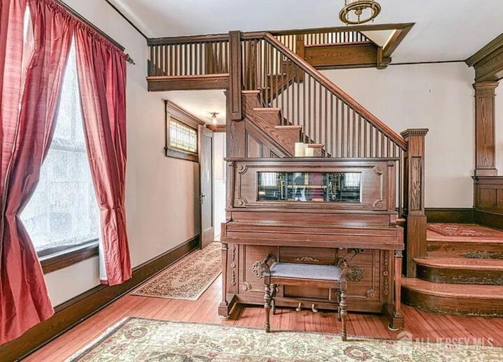 Property Photo:  5 Llewellyn Place  NJ 08901 