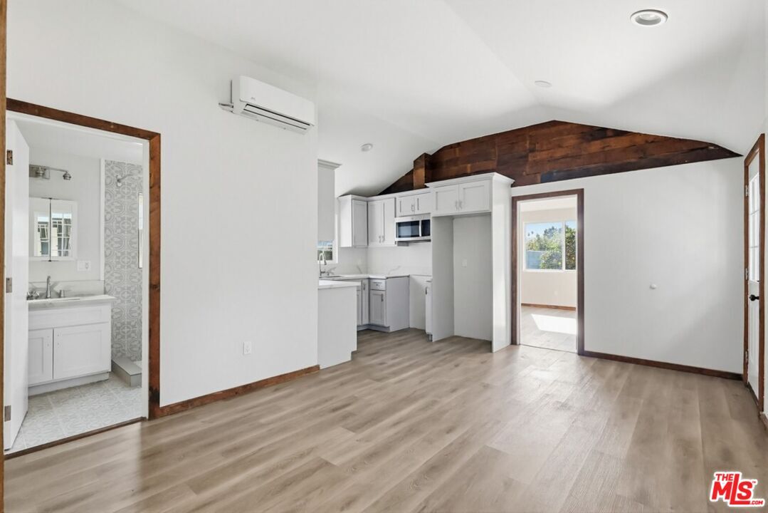 Property Photo:  2163 W 27th St  CA 90018 